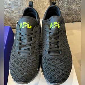 APL Techloom Phantom sneakers men’s size 9 1/2 black/energy